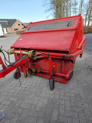 Sweeper machine with high tip hopper, PTO drive