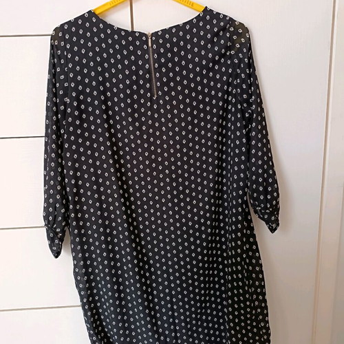 Black dress H&M like new, size M, three-quarter sleeve
