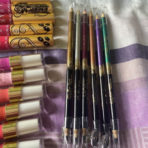 Cosmetics set new with 11 lipsticks, 5 lip pencils, 7 double eye pencils, eyeliner, mini eyeshadow palette, blush, lip balm, and gift pouch