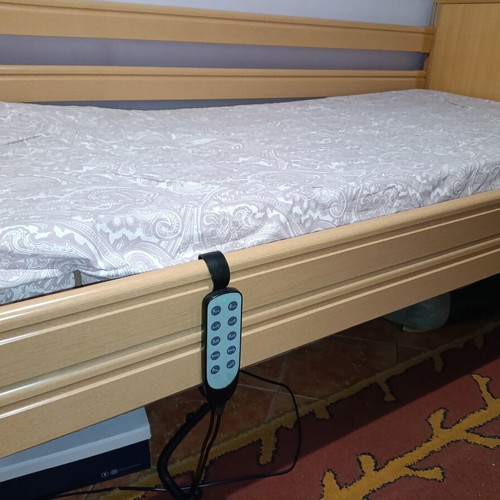 Hospital bed for home care like new, fully functional
