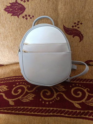 Backpack youth women's shoulder type like new