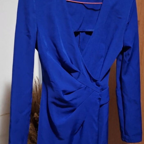 Blue dress like new with shoulder pads and decorative pocket