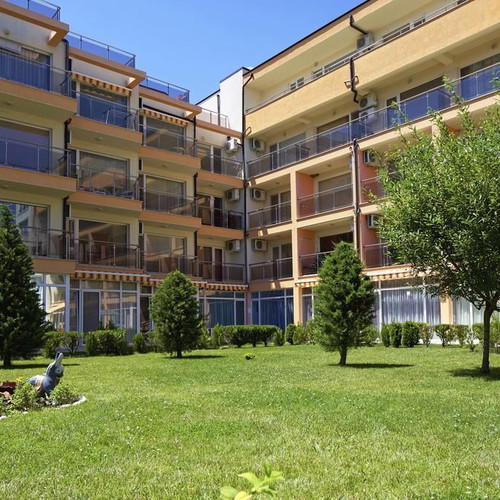 Studio apartment near beach in Sveti Vlas with garden view