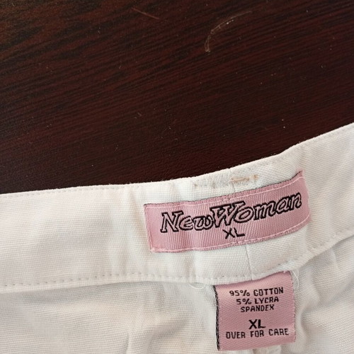 White shorts with crocodile trim New Woman XL cotton like new