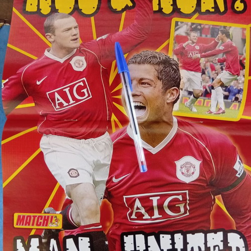 Match Football Magazine issue 20-26/2/2007 like new with Manchester United posters
