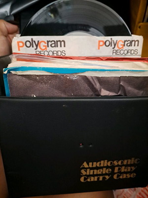Vinyl records new, over 1000 Greek and foreign singers
