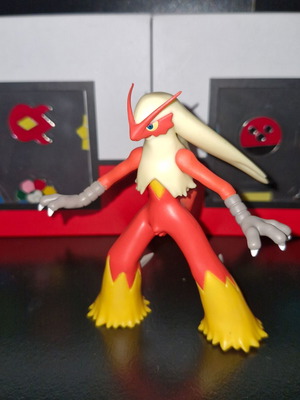 Pokemon Scale World Blaziken figure new