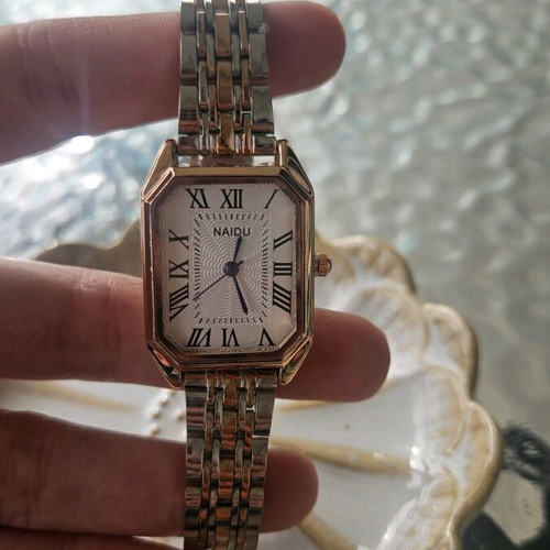 Quartz wristwatch women's new, gold and silver