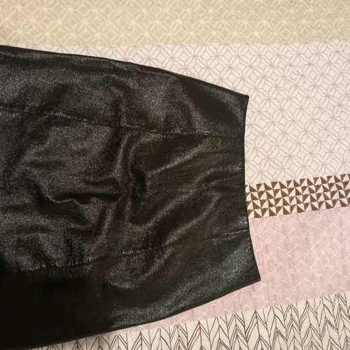 Owtwo vinyl skirt like new, one size, black with zipper