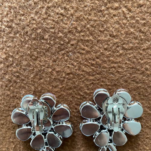 Clip earrings pink soft new with red and silver color