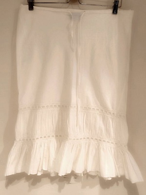 White slim skirt with knitted trim and flounces, 100% cotton, like new