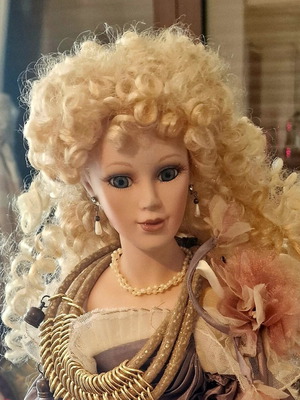 Porcelain Doll Lamp like new, impressive and fully functional
