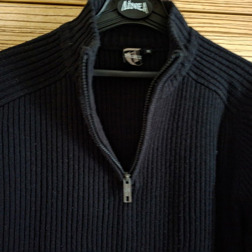 Trax pullover with zipper XL black like new