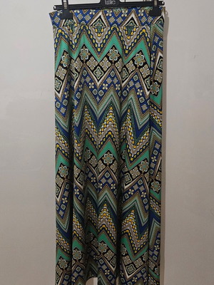 Maxi skirt like new, colorful, size S