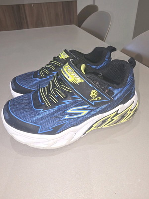 Παιδικά παπούτσια Skechers S-Lights Light-Storm 2.0 μεταχειρισμένα, μέγεθος 27