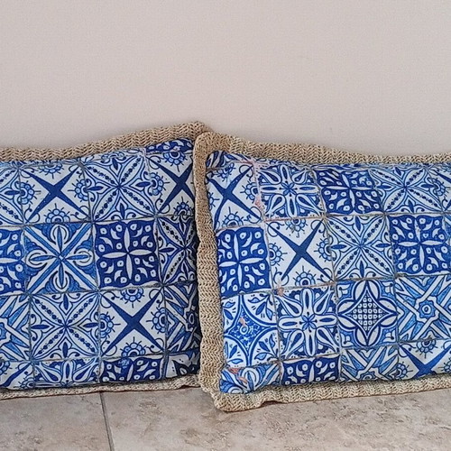 Decorative pillows like new