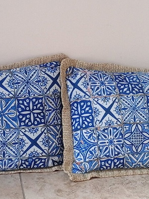 Decorative pillows like new