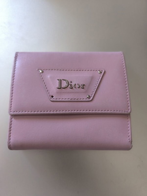 Πορτοφόλι Dior μεταχειρισμένο, ροζ με ελαφριά σημάδια φθοράς και λείπει τρουκ