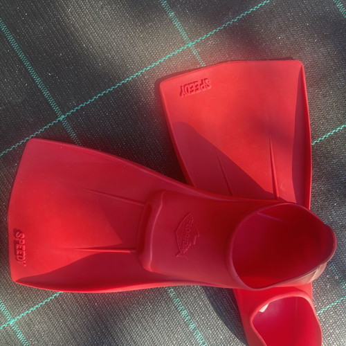 Speedo fins size 26-28 like new