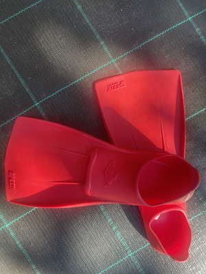 Speedo fins size 26-28 like new