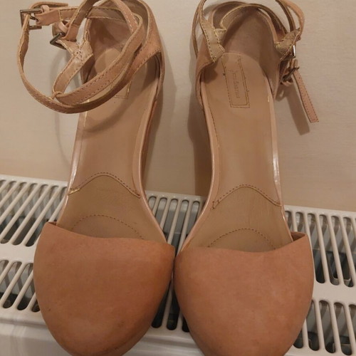 Stradivarius platforms used, size 38, salmon color