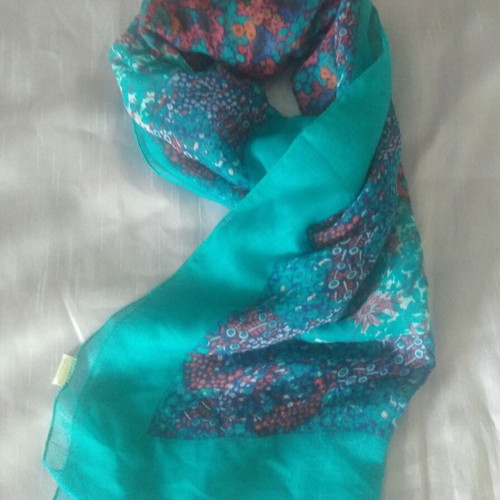 Indian summer scarf like new, large rectangular, polyester
