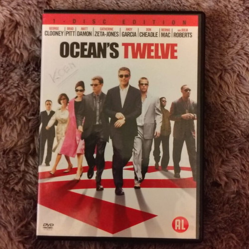 Ocean's Twelve DVD used with English subtitles, action
