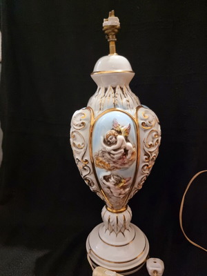Capodimonte porcelain table lamp used