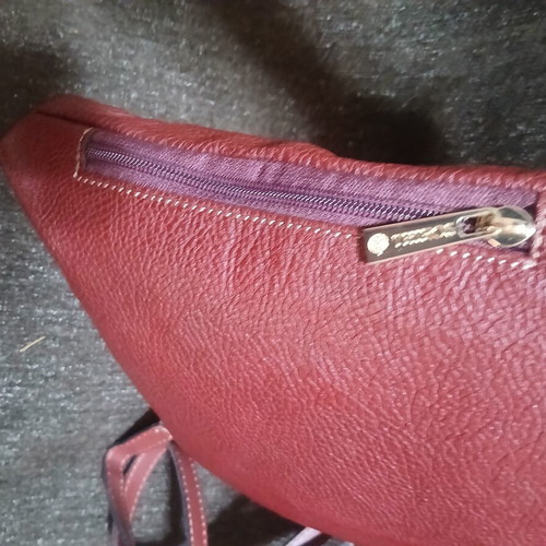 Thiros crossbody bag new, burgundy with side pocket