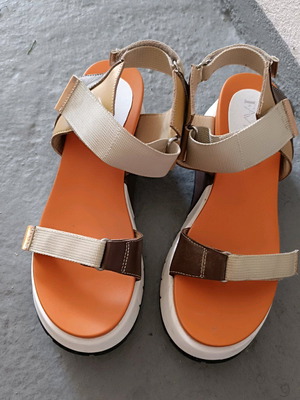 Πέδιλο Favela νούμερο 39 σαν καινούργιο, άσπρο και πορτοκαλί