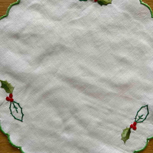 Christmas table linens like new, set of 2, embroidered linen