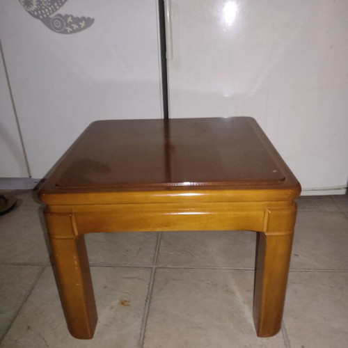 Small wooden table like new, dimensions 54x54x40