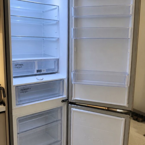 Samsung RB38T606DSA refrigerator freezer, No Frost technology