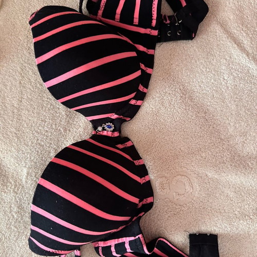 Bra size 85C like new, black and pink