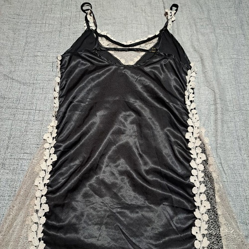 Satin nightgown like new with white flowers and adjustable straps