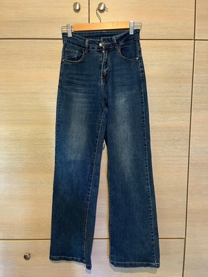 Dark blue long bell-bottom jeans like new, size XS