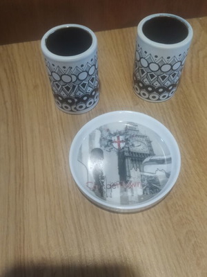 Deep set with 2 toothpick holders vintage like new