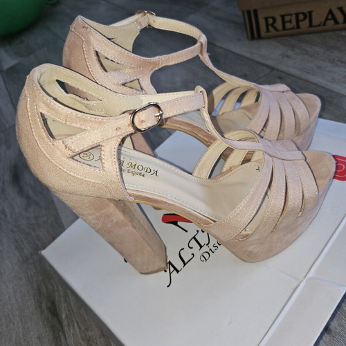 Alta Moda suede platform sandals like new, size 38