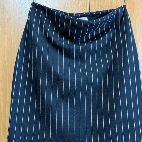 Pink Woman striped skirt elastic size medium like new
