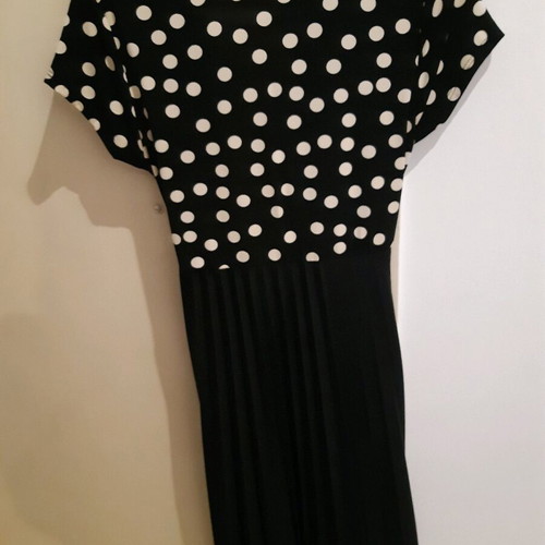 Polka Dot Dress with Pleats and Belt like new