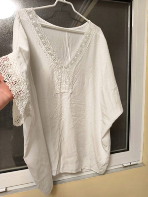 White plus size blouse with lace details like new