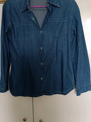 Denim shirt like new, size L, blue