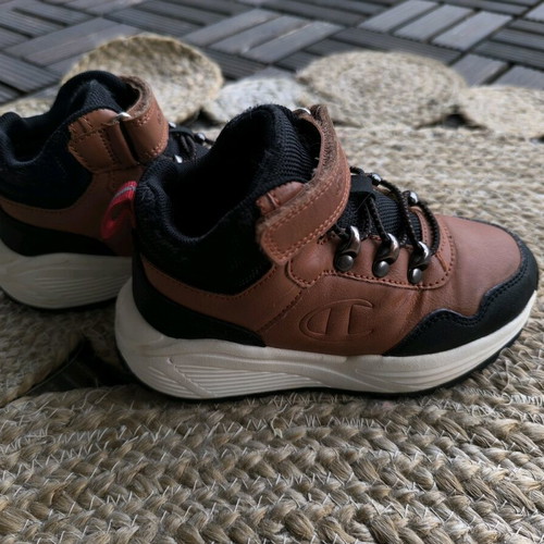 Champion kids' athletic boots size 28 like new, black and brown