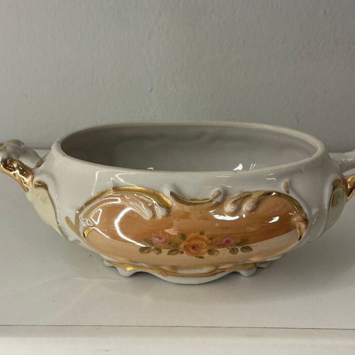 Vintage porcelain with gold details like new, collectible piece