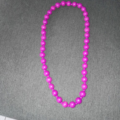 Long necklace with large pink beads like new