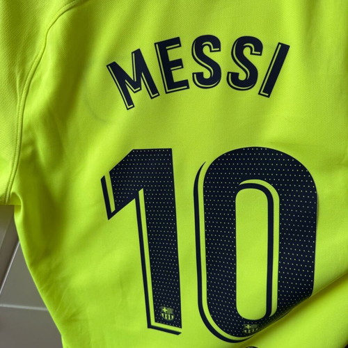Barcelona Messi jersey 2018-2019 like new, Large