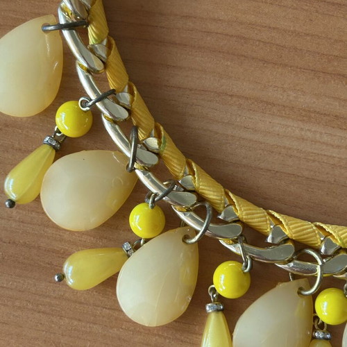 Necklace set like new, 2 bright summer colors