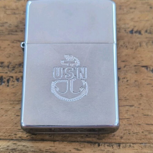 Zippo lighter like new in excellent condition