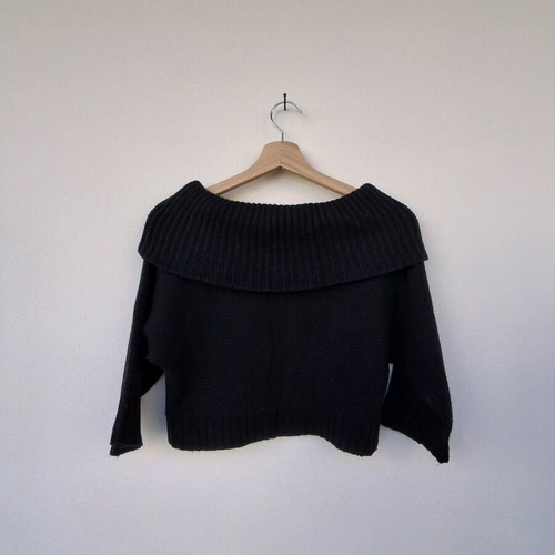 Staff crop sweater like new, black, size M