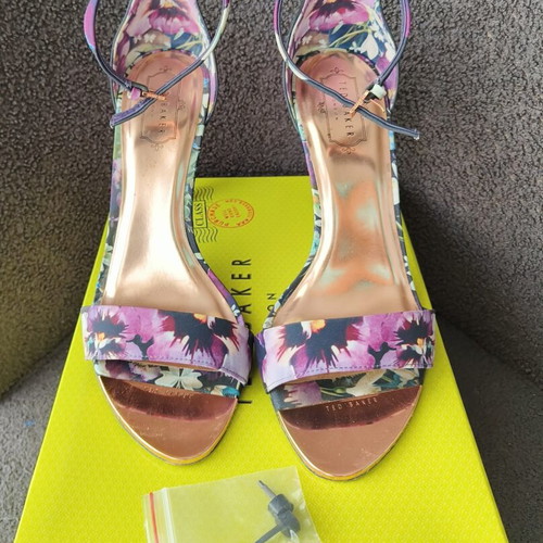 Ted Baker Charv Dark Floral Stiletto Heels size 40, like new